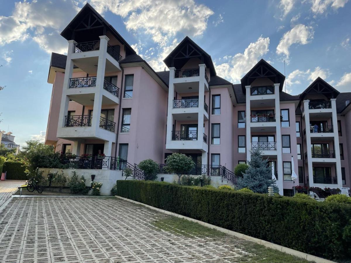 Stunning 2-Bed Apartment In Sea Resort Varna Saints Constantine and Helena Exteriör bild